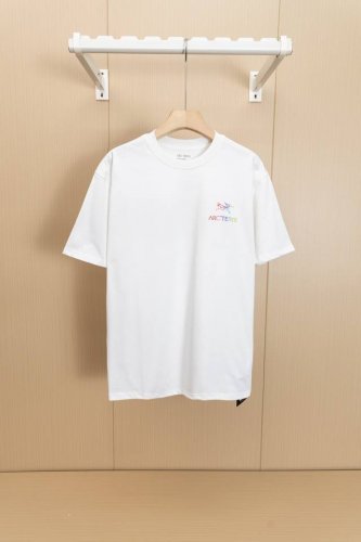 挂拍图 顶级版本-款号X21 Arc’Teryx始祖鸟Arc24Ss 采用60支双股 胸前字母Logo后背小鸟字母图案炫彩 270G全棉面料。上身透气，绝不起球