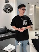 罗意家25Ss春夏新款短袖 T 恤来咯标识Golo！简约又时尚。宽松休闲的圆领，舒适好穿。采用 260 克重纯棉面料，品质超赞。这个春夏，必须安排上！ 颜色：黑
