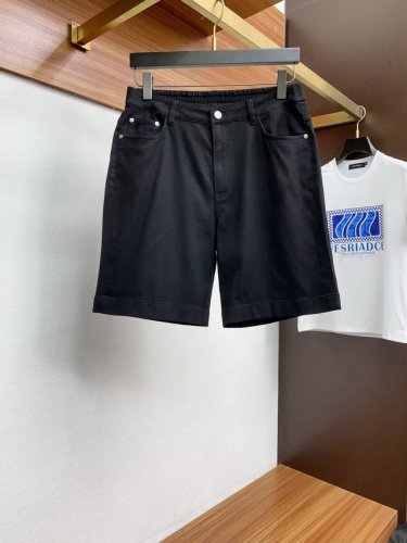 马吉拉 25年夏季新款短裤 定制面料定制Logo，各种五金配件全是进口原材料，不可错过的一款单品 码数：48-56