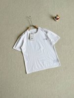 报单款号04293。 Tnf 北面 25蛇年爱心系列重磅纯棉印花短袖T恤 货号8D7U 线上300+ 260克重磅索罗娜精梳棉材质，柔软挺括！亲肤透气！胸前小字