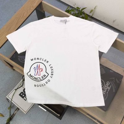 高版本 2025新款Moncler蒙口侧边铃铛公鸡图案Logo字母印花休闲情侣宽松短袖T恤，独一无二的活性环保面料染色，32支双纱精梳纯棉爽滑手感，纯棉不起球不