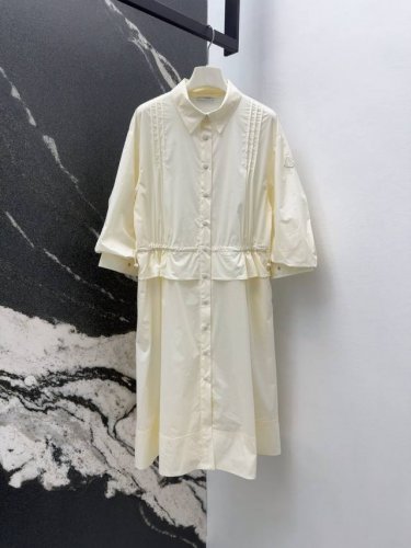 mc 25Ss 春夏新品法式泡泡袖打褶连衣裙 气质衬衣领高腰抽绳设计不挑身材 精梳棉面料质感超赞 褶裥收腰大A版型上身休闲优雅少女风 灵动少女风本季必入百搭单品