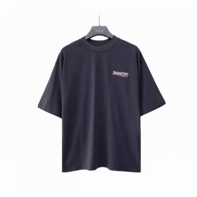 实拍细节图+尺码表 巴黎世家Balenciaga可乐刺绣短袖 记住区分好坏就在刺绣颜色上 此颜色是米白色＋藏青色刺绣 区别于市场白色＋黑色看图打版 在还原正品细