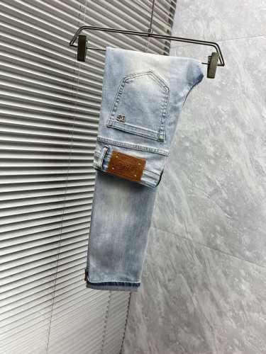 Dg、2025最新品，专柜同步有售，原单狠货，水洗休闲牛仔裤，进口原版水洗弹力面料，舒适有弹性，原版五金辅料装饰Logo，版型超正，档次极高，专柜品质，上身时尚