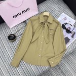 强烈推荐 25年早春系列 Miu*新款翻领长袖衬衫 三角领带设计也可当头巾两色SML