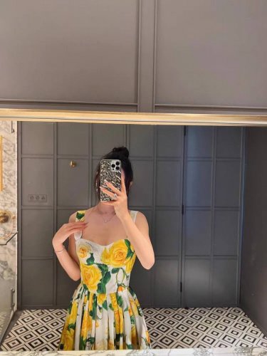 dolce & Gabbana杜嘉班纳 新款西西里女人 热情金黄玫瑰撩人又魅 性感抹胸吊带迷你短款连衣裙。 Smlxl