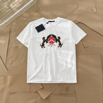 Lv路易威登都市遛狗徽标艺术短袖T恤-由于厂里套现，帮忙成本价出一批高品质短袖 -绝对的高品质低价格p，退货率极低！ -采用原版280G %纯棉面料 柔软舒适