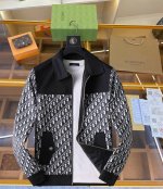 迪奥 官网同款，同步上线！2025春季新款男士夹克外套，原单三标齐全高端版本！带隐藏帽，专柜定制面料 透气舒适度高，细节无可挑剔，品牌元素设计理念，体现高品质。