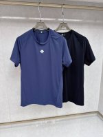 迪桑特 2025春夏新款首发专柜最新款短袖圆领T恤 高端订制 设计前卫时尚！品牌Logo重工艺设计 高端定制丝光棉面料.手感柔软.穿着舒适.专柜级别精致车线.做