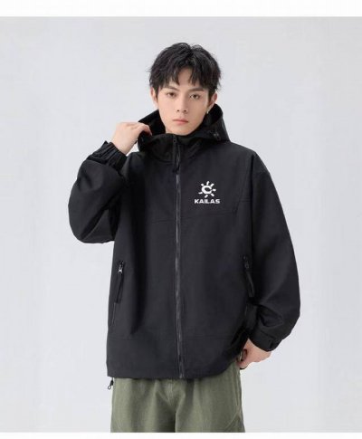 上新 凯乐石Kailas软壳防风防水拉链连帽多口袋纯色休闲潮流宽松冲锋衣外套夹克 专柜同款，一款可以上 得物 的精品外套 防风防雨冲锋衣连帽外套。城市户外轻量化