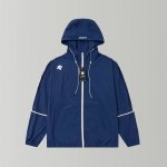 Descente 迪桑特 防晒服 男士 年 新款 夏季 防晒衣 运动 休闲 外套户外徒步时的轻便之选、好像和身体融为一体，这款轻便防风雨外套是户外活动的舒适选择