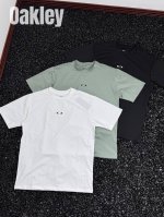 Oakley欧克利 基础款 印花小Logo速干弹力短袖T恤 男女款 此款面料 是长袖速干的升级款 更加舒适！ 牛奶丝面料 正如其名这款的面料牛奶般丝滑 上身垂顺