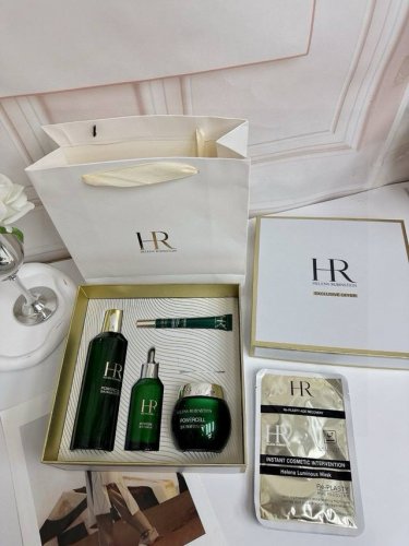 hr绿瓶新生八件套 配专柜手提袋 高端礼物免税店版本活新生套装Hr套装终于来了 赫莲娜限量八件套！内含：绿宝瓶精华100Ml+绿面霜50Ml+绿眼霜15Ml+新
