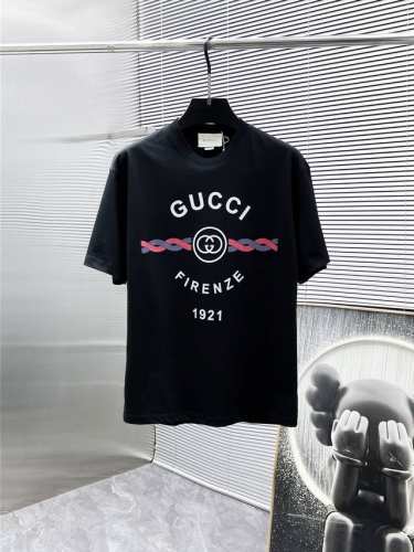 古奇 Gucci 2025新款 圆领 短袖 T恤 体恤 半袖 ，高端版本！专柜定制面料 透气舒适度高，细节无可挑剔，品牌元素设计理念，体现高品质。手感细腻柔软！