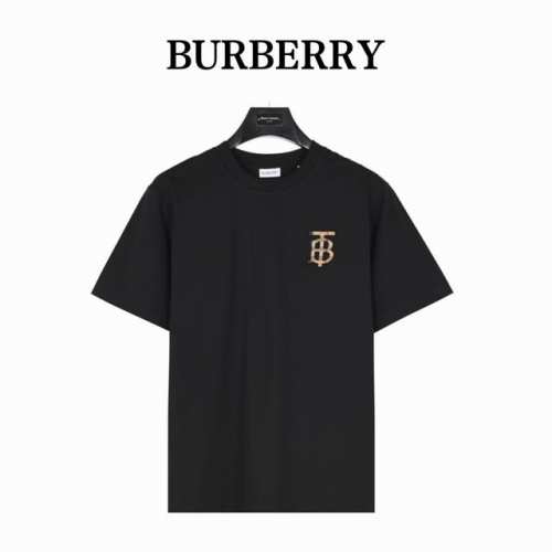 burberry 巴宝莉 胸前格纹B字母短袖 所有细节完美还原 采用定制面料 添加杜邦公司Sorona 索罗娜 材料 亲肤性好 改善缩水 同时可以支撑面料良好的
