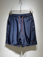 moncler蒙家 2025春夏男女同款情侣款最新的贸易订单休闲短裤！全品相！！网红款！裤腿采用Logo刺绣设计！上身舒适透气，不僵硬，整体有着丰富的立体感，品