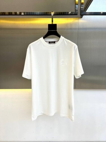 Lp家 2025春夏最新绣标男士圆领短袖T恤衫，休闲剪裁棉质运动衫，简单大方，胸前雅致拼布口袋设计，标志性的盾牌徽标，搭配经典的撞色条纹，都采用3D立体刺绣工艺