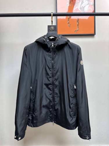 Moncler 蒙口 2025官网最新款连帽风衣夹克外套，高端品质版型面料五金都是专柜1:1定制，帽子立体标识刺绣Logo标志彰显品牌魅力！高品质出街必备单品采