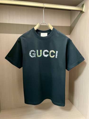 Gucc 2025春夏新品，优选特定原版开发双股精棉平纹面料，上身挺阔舒适度佳，外穿内搭随意搭配，男女同款夏日必备 尺码S-Xxl