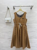 Miumi2Ss春夏新款 徽标咖色无袖连衣裙 高品质定制 现货首发Size S M L