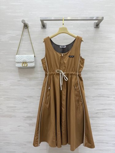 Miumi2Ss春夏新款 徽标咖色无袖连衣裙 高品质定制 现货首发Size S M L