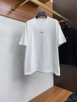 巴黎世家 Xs-L 阔版 2025春夏Aw新品，时尚休闲圆领短袖T恤，专柜同步有售，原单狠货，进口原版面料，工艺极度复杂，视觉相当雅致时髦，高贵而优雅，从主体面