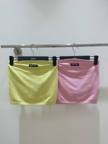 新款现货！Miumiu徽标糖果色抹胸甜美上线，鲜艳色彩，性感抹胸设计，彰显个性魅力，赶紧抢购吧！S M L