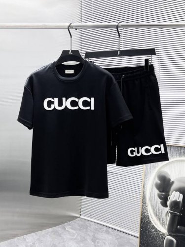 古奇 Gucci 2025Ss夏季新款 休闲 短袖 短裤 套装 高端版本 专柜定制面料 透气舒适度高 细节无可挑剔 品牌元素设计理念 体现高品质 手感细腻柔软