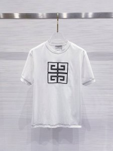 纪梵希 2025早春新款男女同款短袖T恤，！定制专属纯棉面料，定制原版工艺螺纹，胸前重工字母Logo工艺设计！简约大方，从容百搭，档次极高，完美融入时尚还有风情