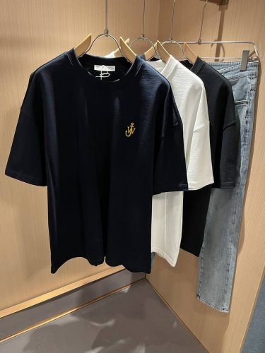 Jwa2025春夏新款男女同款短袖T恤 专柜同步发售 定制专属洗水纯棉面料 定制原版工艺螺纹 衣身设计标识Logo压绒设计 完美融入时尚还有风情感一款完美符合外
