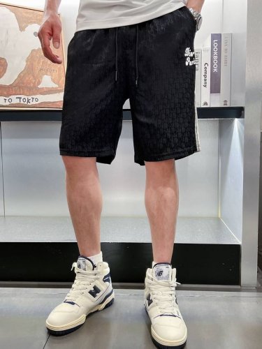 迪奥 2025春夏新款男士休闲短裤 高端货简洁时尚大方 定制原版进口面料 简洁利落又清爽 品质做工细节经得起任何形式检验，简约大方百搭款 上身优雅帅气焕然一新的