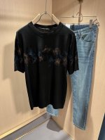 Ver**Ce范*哲 2025春夏新款男士伊力特短袖针织衫！贸易渠道订单，美杜莎女王Logo图案压绒设计！奢华品质成就时装地位！ 精选客供针织面料，经由微型针织