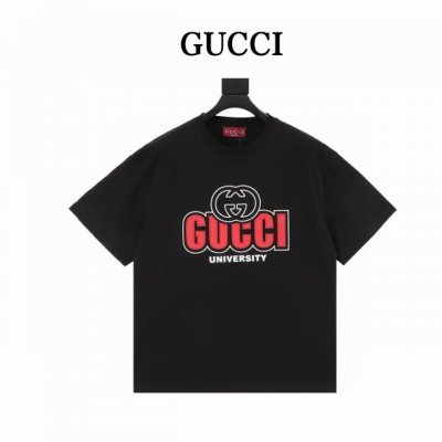 gucci古驰 胸前印花字母圆领短袖 高端绒面发泡印花工艺 三标齐全 ，黑白双色，280克高克重全棉。手感超好，做工细致，厚度适中，男女同款。 颜色：黑 白 尺