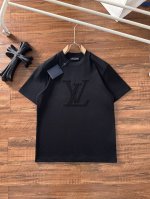 lv 2025夏装新款男女同款短袖T恤，！定制专属纯棉面料，定制原版工艺螺纹，胸前重工字母Logo工艺设计！简约大方，从容百搭，档次极高，完美融入时尚还有风情感