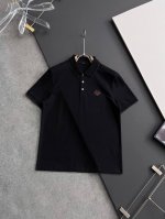 lp* 2025新款双刺绣Polo衫，系列挚献多款经典风格单品，针织衫和Polo衫质感柔软，以内敛巧致细节出彩，令日常造型更显迷人。这款常规版型 Polo衫以弹