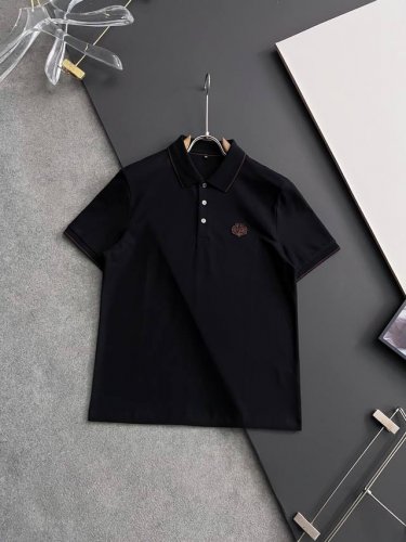 lp* 2025新款双刺绣Polo衫，系列挚献多款经典风格单品，针织衫和Polo衫质感柔软，以内敛巧致细节出彩，令日常造型更显迷人。这款常规版型 Polo衫以弹