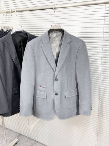 Tu Tb 桑姆 布*尼男士高级时装款羊毛单西 西服，洋行渠道臻品 早春秀场系列，官宣画册及官柜挂售款，非常明星级的一款单品， 高颜值且品型兼备的一款西装，单西