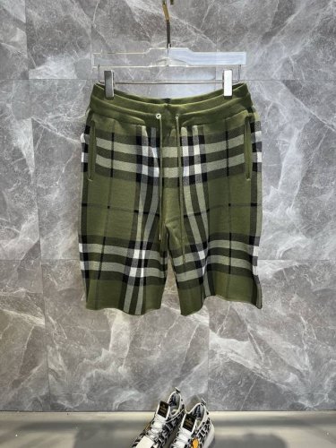 burberry巴宝莉 经典款2025Ss新款针织短裤，定制面料采用威化布织法，提花针织工艺，版型紧致立体，4杠拼接，定制裤绳五金质感强，顺滑，上身舒适透气，凹