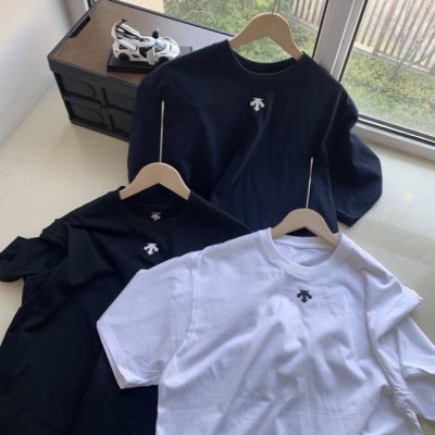 descente 迪桑特基础款胸口Logo三色T恤 短袖男女同款 这T恤我爱它一万年啊啊！！300G重磅纯棉！！ 好绝啊啊！！质感清晰可见～ 300G重磅纯棉