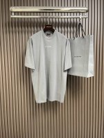 balenciaga 前后反光字母短袖T恤，定织定染纯棉精梳棉面料 手感柔软舒适 袖口以及下摆采用双线的针法加持 走线平直 胸前后背结合品牌Logo印3M反光效