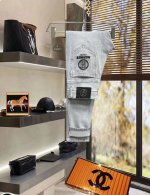 春夏 爱马仕 新品时尚原单牛仔裤采用进口高档洗水牛仔面料，奢华品牌字母Logo设计 上身随意舒服！收口搭配无束缚感！海外欧洲专柜同品，上身时尚运动显时尚，很低调