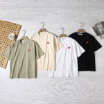 批 长期有货 颜色：黑色 苔藓色 白色杏色 尺码：S M L Xl 2Xl 3Xl 极简风范！休闲时尚！ 2025春夏新款川久保玲红心胸标经典款，纯色短袖T恤！