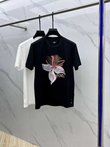 p220 Fendi·芬迪 2025春夏新款F家短袖，高版本，专柜同步！很有辨识度，超级有质感！叠穿打底就很有博主范儿了 ，低调有品位 ，原版面料 ，丝光棉面料