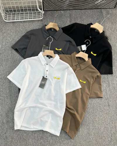 Fendi 芬迪猫眼免烫抗皱暗格纹休闲男士体恤短袖polo衫！舒适丝滑，光泽细腻，富有深浅不一的暗纹纹理面料，制作出来款式如此轻简儒雅饱含现代微商务的门襟短袖p