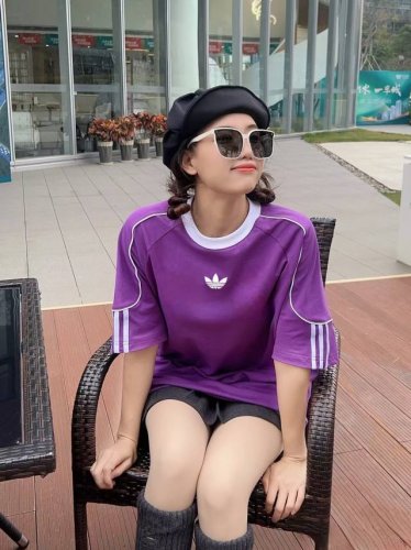 新款阿迪达斯Adidas 三叶草三条杠插肩撞色拼接Ins 领口螺纹针织情侣同款宽松落肩短袖T恤 面料: 280G重磅纯棉新疆长绒棉 采用特定重磅32S精棉平纹针