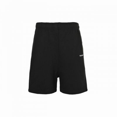 balenciaga 巴黎世家 经典小标刺绣短裤 面料采用特殊的排汗技术 使汗水能够迅速与空气接触 从而帮助身体保持干爽 提高穿着的舒适度 质地柔软 手感舒适