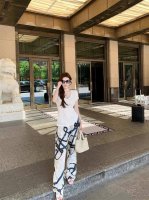 hermes爱马仕V领短袖T恤松紧腰印花长裤套装 款号 25671905787 颜色 白色 藏青色 尺码 均码 80-125斤