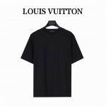 Louisvuitton 路易威登 24Ss 满印老花暗纹提花短袖T恤 定制老花提花爽滑面料 质感舒适度都是拉满的 上身简约百搭， 手感非常舒服 超级百搭好看的