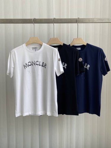 Mon&Cler 25春夏新品字母喷绘工艺标识短袖T恤，胸前点缀焕新工艺标识设计，采用定制80支双股丝光棉面料；黑色 白色 宝蓝 S～Xxxl 黑白可定制4Xl
