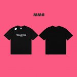 发 Maison Margiela Mm6 X Tommy Cash 马吉拉联名款经典商标外漏绣花Logo字母情侣圆领短袖T恤 Color：黑色 白色 Size
